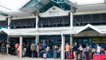 La réouverture de l’aéroport de Nouméa, signe d’un retour à la normale en Nouvelle-Calédonie