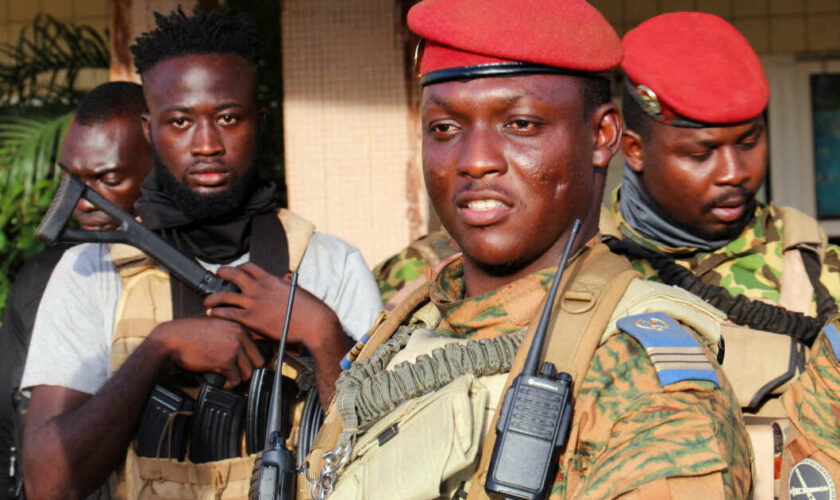 Au Burkina Faso, le président “enfin” vu en chair et en os après une “semaine de folie”