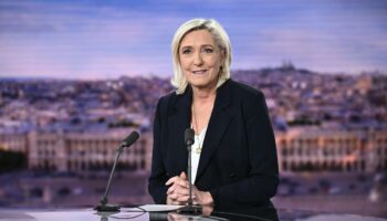 Frankreich: Rechtspopulisten eine Woche vor Parlamentswahl deutlich vorn