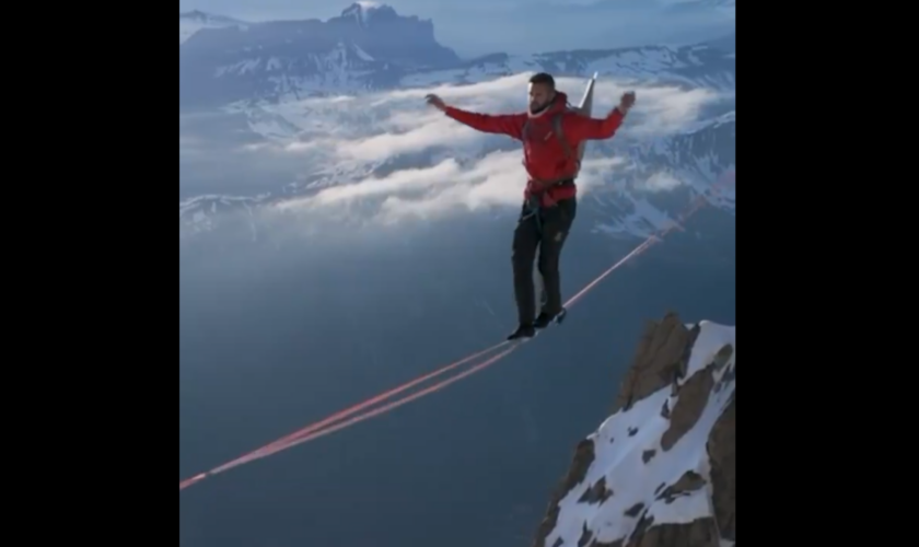 JO de Paris : la flamme olympique est passée par l’Aiguille du Midi et les images sont spectaculaires