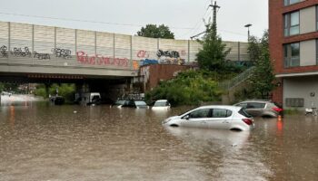 Unwetter in Deutschland: Starkregen sorgt für überflutete Straßen in mehreren Bundesländern