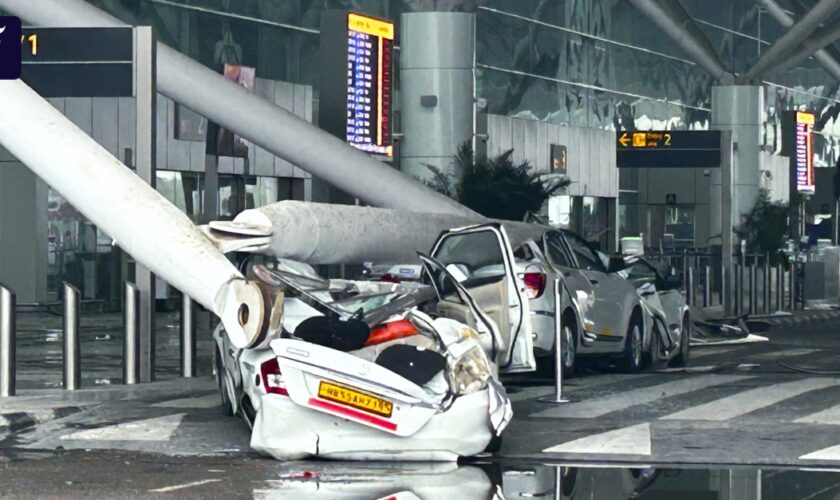 Flughafendach in Neu Delhi stürzt teilweise ein – ein Toter