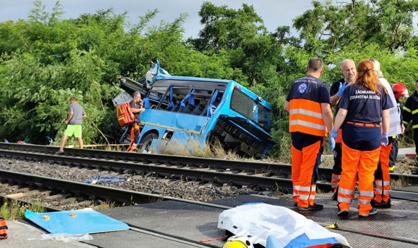 Slowakei: Zug kollidiert mit Bus - mindestens sechs Tote
