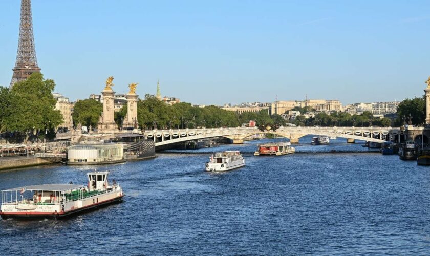 Des bateaux sur la Seine, le 17 juillet 2023 à Paris
