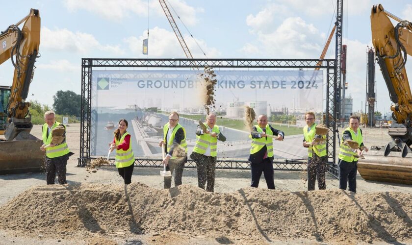 Energieversorgung: Bau des ersten deutschen LNG-Terminals an Land hat begonnen
