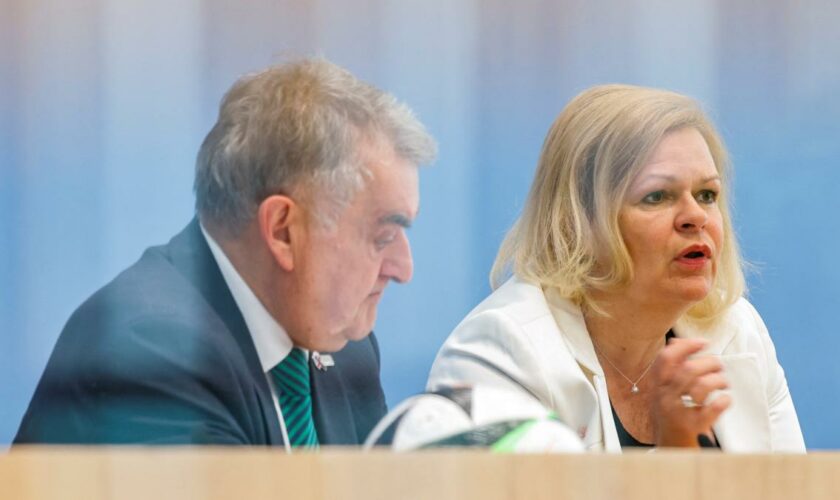NRW-Innenminister Reul reagiert mit Befremden auf Hinweis von Faeser