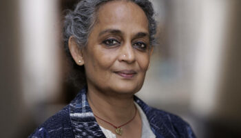 Menacée d’être désignée «terroriste» en Inde, l’autrice Arundhati Roy remporte un prix littéraire au Royaume-Uni
