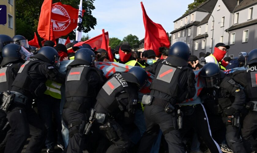 Demonstration in Essen: Erste Zusammenstöße bei Protest gegen AfD-Parteitag