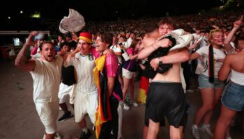 Jubel und Ekstase – Millionen Fans feiern Sieg über Dänemark