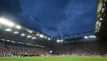 EM-Achtelfinale: Videoaufnahmen zeigen Vermummten unter Dortmunder Stadiondach