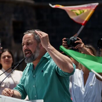 Abascal, al Gobierno: "Que no den un paso más porque nos van a tener enfrente, físicamente si es necesario"