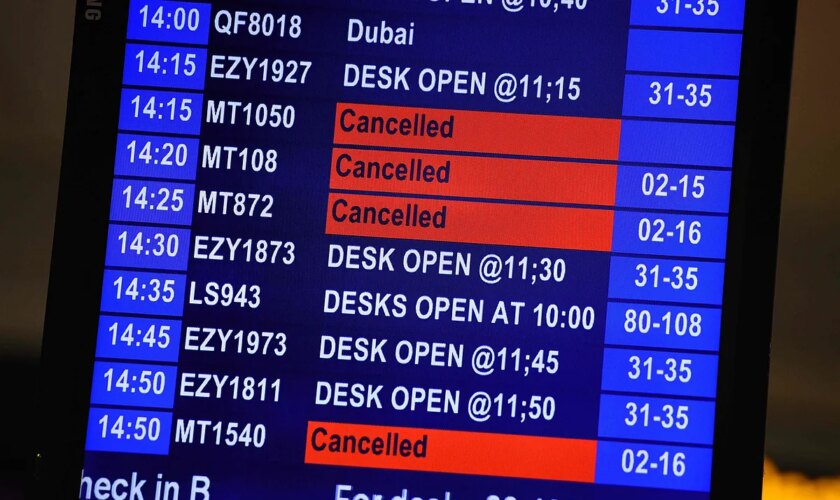 Cancelaciones y fuertes retrasos en el aeropuerto de Manchester tras un corte de electricidad