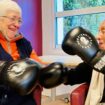« C’est un exutoire » : dans le Val-de-Marne, la boxe fait « bouger » les seniors en maison de retraite