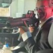 Destituido el embajador del Reino Unido en México por un vídeo en el que apunta con un fusil a un empleado   de la embajada