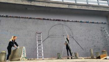 En attentant la réouverture du tunnel entre Paris et Pantin, une fresque pour « casser les murs de la honte »