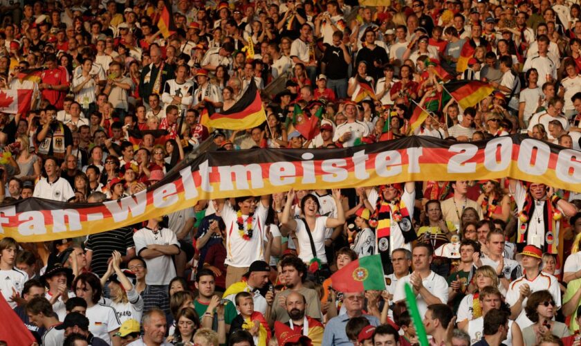Zur Heim-WM 2006 war die Stimmung der Fußballfans in Deutschland auf dem Höhepunkt. Nun findet wieder ein Turnier vor der eigenen Haustür statt.