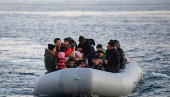 Greek coastguard 'threw migrants overboard to their deaths'