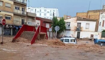 Hochwasser: Unwetter in Spanien: Starker Regen verwandelt Straßen in reißende Flüsse