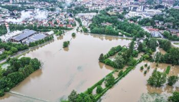 Dramatische Lage in Pfaffenhofen an der Ilm: Das Hochwasser umschließt bereits große Teile des Landkreises
