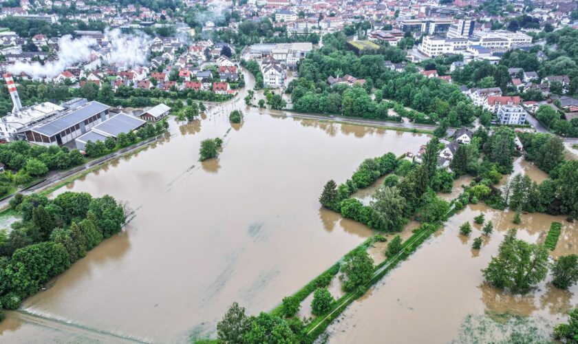 Dramatische Lage in Pfaffenhofen an der Ilm: Das Hochwasser umschließt bereits große Teile des Landkreises