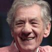 Ian McKellen, Gandalf en 'El Señor de los Anillos', se cae del escenario en Londres