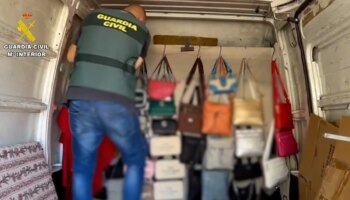 La Guardia Civil interviene 58.000 artículos falsificados  en Tenerife con un valor de 22 millones de euros