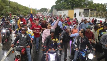 La campaña de Nicolás Maduro, entre milagros, karaokes y 'fakes'