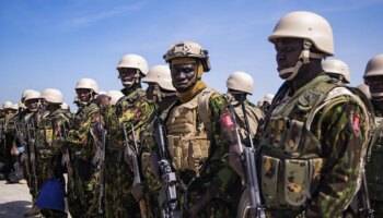 Las fuerzas kenianas se despliegan en Haití mientras su país arde