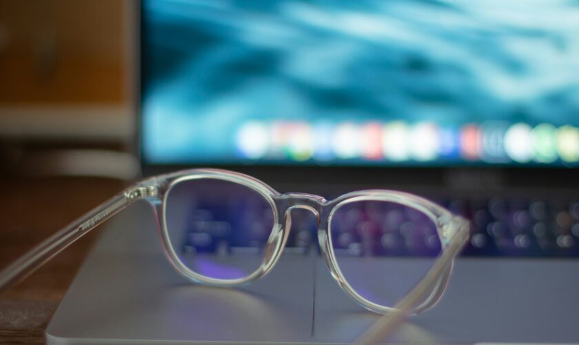 Les lunettes anti-lumière bleue et les exercices des yeux fonctionnent-ils vraiment?