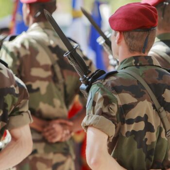 Les militaires inquiets du flou des responsabilités en cas de cohabitation