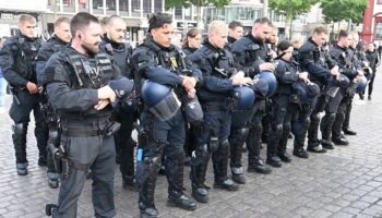 Mannheim: Polizist stirbt nach Messerangriff – Kollegen nehmen Abschied