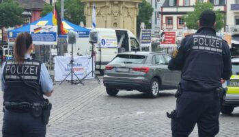 Mannheim: Reporter berichtet von Messerangriff: Polizei schoss Tatverdächtigen "handlungsunfähig"