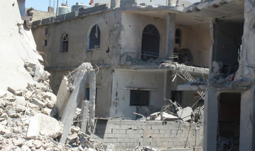 Gebäude in Chiyam (Libanon), die durch einen israelischen Luftangriff zerstört wurden. Foto: Taher Abu Hamdan/XinHua/dpa