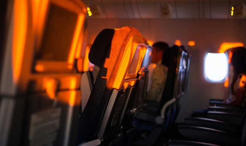 Ne buvez pas d'alcool en avion, surtout si vous comptez dormir