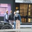 Paris : la boutique Chanel de l’avenue Montaigne cible d’un braquage à la voiture-bélier