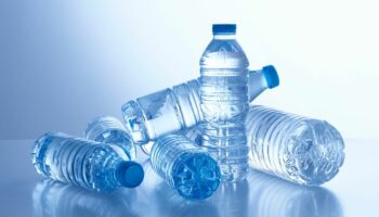 Pollution plastique : les bouchons fixés à la bouteille obligatoires dans l’UE à partir du 3 juillet