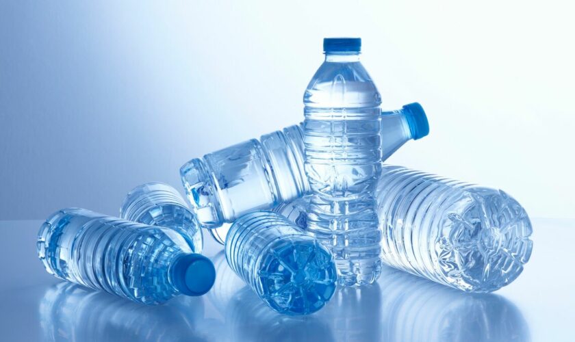 Pollution plastique : les bouchons fixés à la bouteille obligatoires dans l’UE à partir du 3 juillet