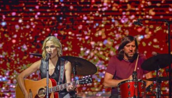 Sheryl Crow exhibe carisma y galones country-rock en el estreno del Alma Festival