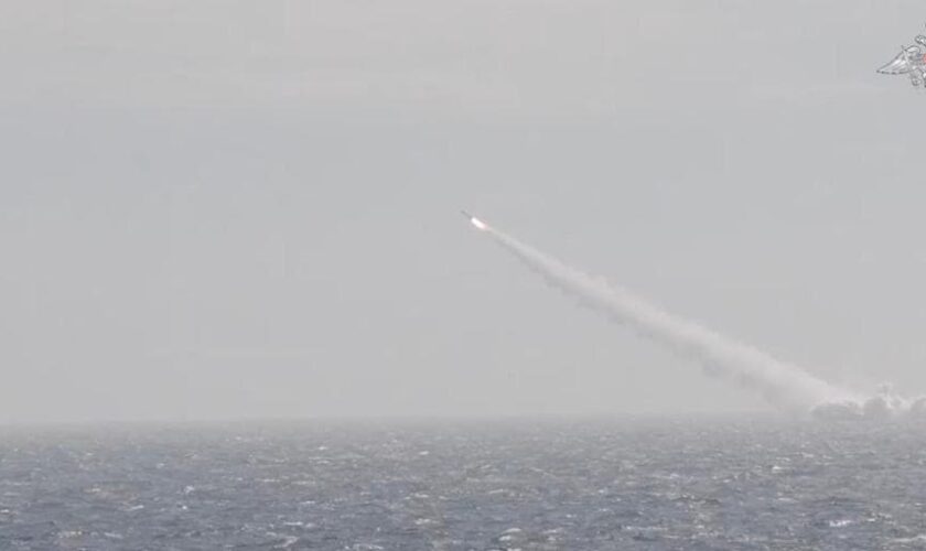 Submarinos nucleares rusos lanzan misiles de crucero en el Mar de Barents en unas maniobras militares