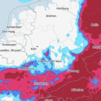 Unwetter Gewitter und Starkregen auf einer Wetterkarte