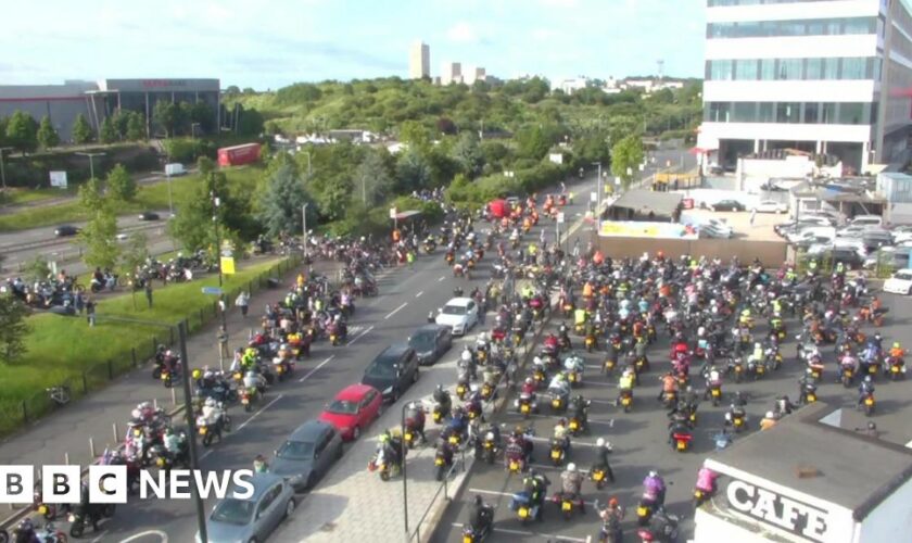 Thousands of bikers celebrate life of Dave Myers