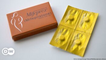 US: Supreme Court maintains access to abortion pill