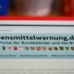Das Internetportal lebensmittelwarnung.de ist auf einem Tablet aufgerufen. Foto: Jens Kalaene/dpa