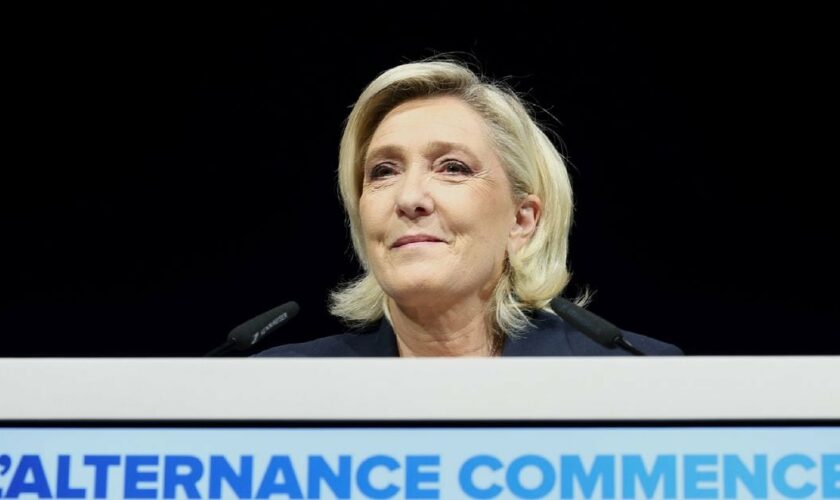 Marine Le Pen prononce un discours lors de la soirée des résultats du premier tour des élections législatives à Hénin-Beaumont, dans le Pas-de-Calais, le 30 juin 2024