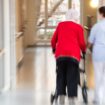 Pflegeversicherung : Caritas will wohlhabende Senioren stärker an Pflegekosten beteiligen