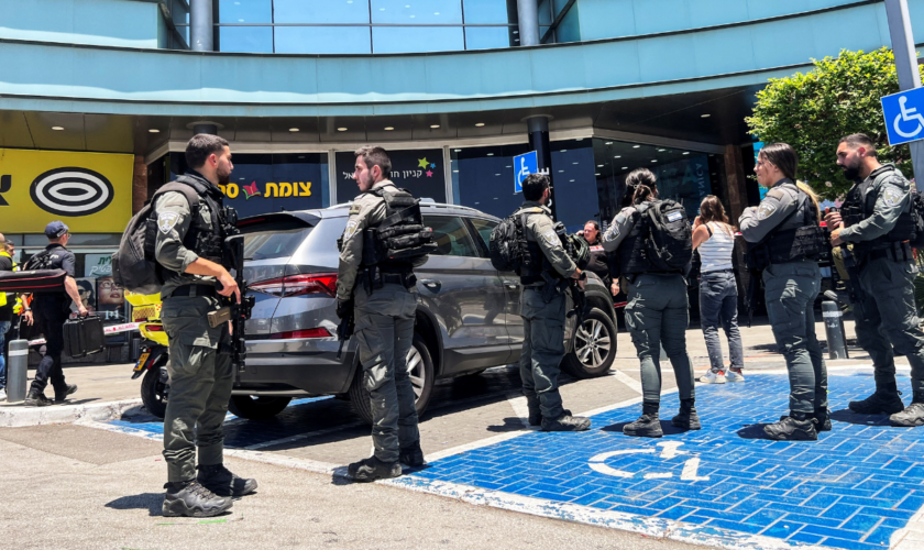 Stabbing attack at Israeli mall leaves 1 dead, authorities say