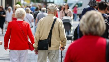 „Zu entwürdigender Armut verdammt“ – Sozialhilfe bei Rentnern auf Rekordhoch