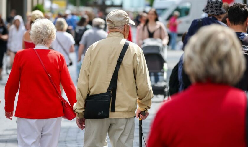 „Zu entwürdigender Armut verdammt“ – Sozialhilfe bei Rentnern auf Rekordhoch