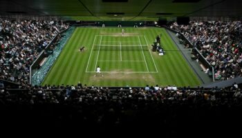 Wimbledon : Novak Djokovic s’amuse de la réaction des spectateurs pendant Angleterre-Suisse