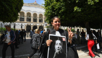 Tunisie : l'avocate Sonia Dahmani condamnée à un an de prison pour "diffusion de fausses nouvelles"